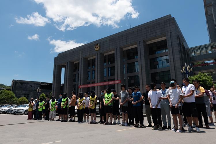 重庆警方破获撮某网场外配资案 涉案550亿抓获153人 首犯获刑10年