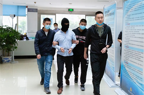  高额股票配资平台破获_网络股票配资平台_成渝地区股票配资诈骗案