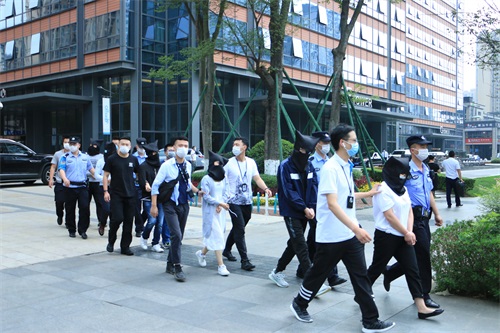  高额股票配资平台破获_成渝地区股票配资诈骗案_网络股票配资平台