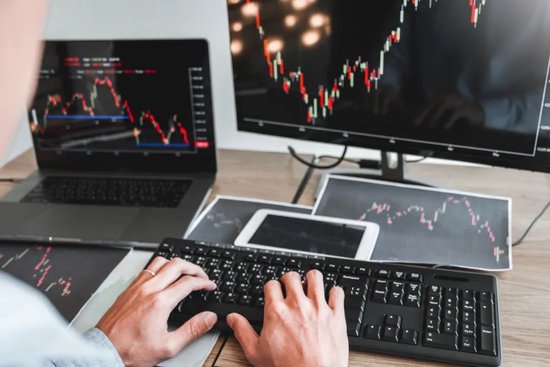 炒股看金麒麟研报！十年股民谈两融：选对赚选错赔，余额连破纪录