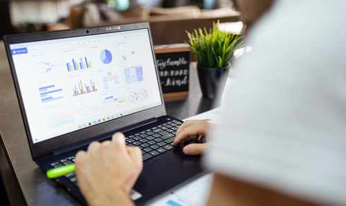 期货开户鑫东财配资常用策略解析：如何灵活操作稳定获利