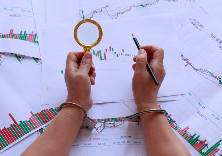 富深所配资骗局揭秘：当心非法荐股微信群里的老师和假券商