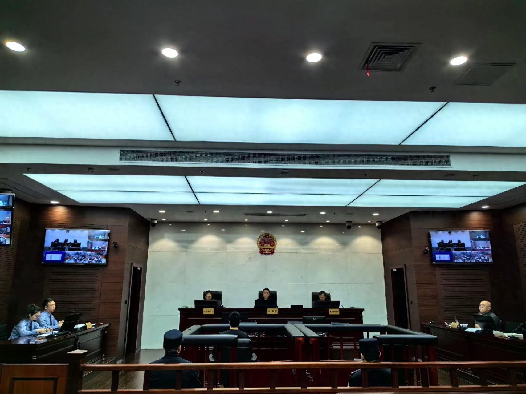 股票场外配资 非法经营案 徐汇区全链条打击_杠杆炒股怎么操作